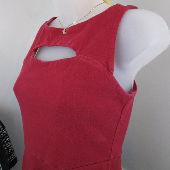 Maroon Knit Fit and Flare Sleeveless Dress - Picture 4 of 12